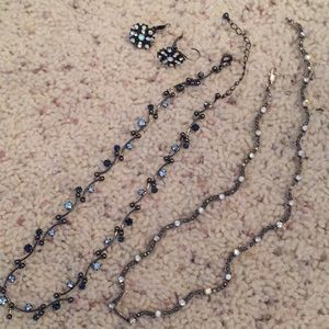 Antique-look crystal drop earrings / 2 necklaces